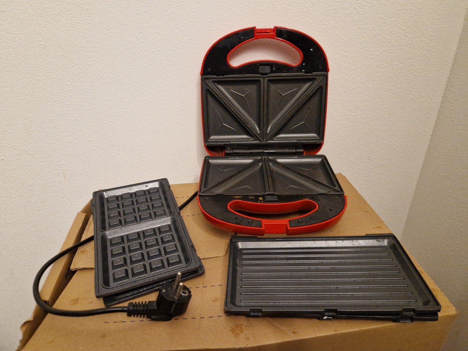 Tosti-ijzer met 3 verwisselbare platen, Ophalen, Niet werkend