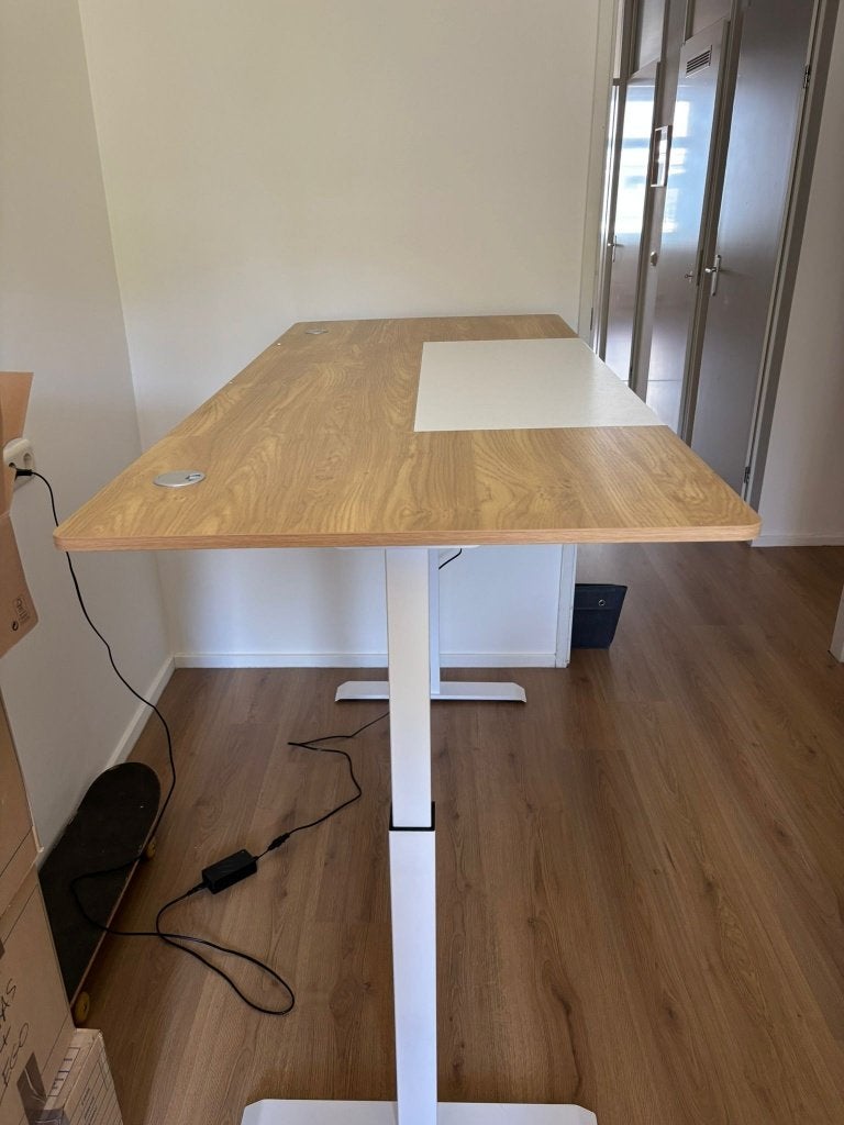 Sit and Stand Desk / Zit-sta-bureau, Ophalen, In hoogte verstelbaar, Zo goed als nieuw