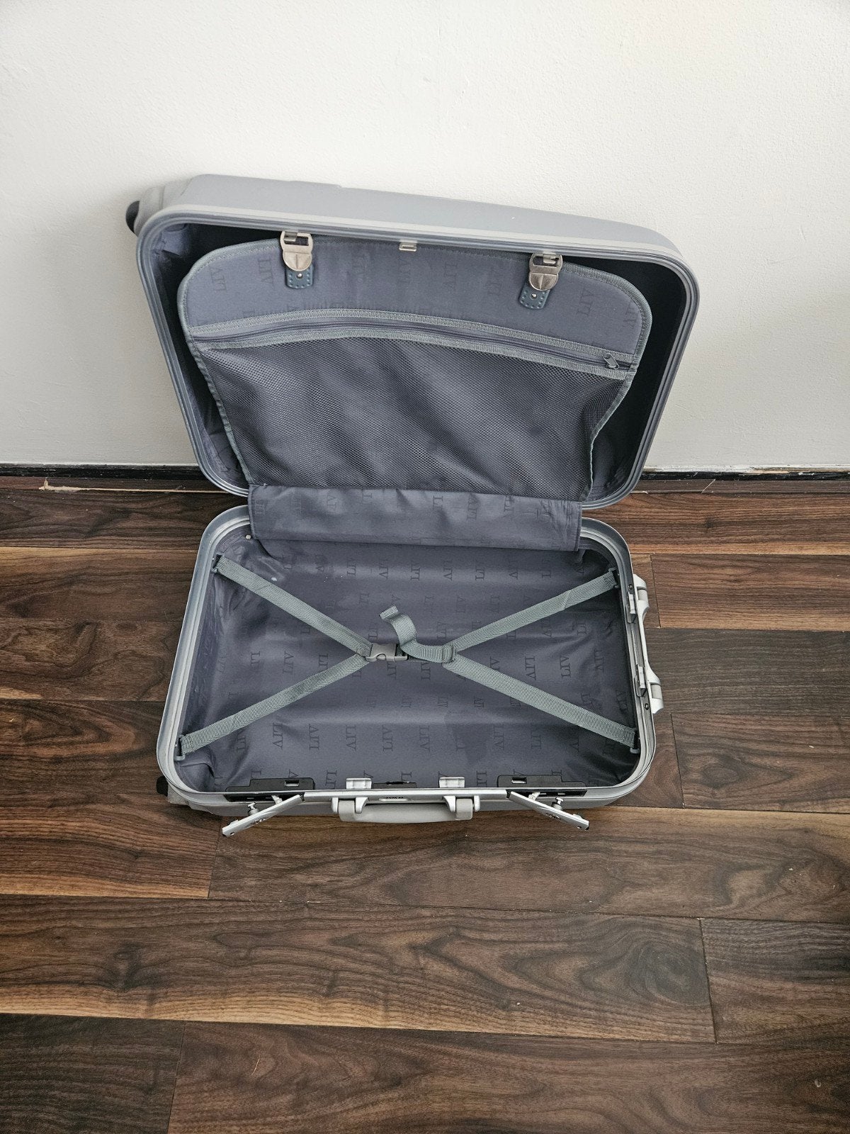 4 WIELTJES LIV HARD CASE TROLLEY KOFFER 29 X 45 X 66 CM, Ophalen, Hard kunststof, 60 tot 70 cm, Wieltjes