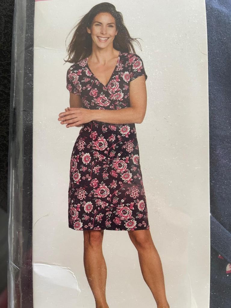 Zara zwarte polo met roze/groene geometrische print, Ophalen of Verzenden, Nieuw, Zwart, Boven de knie