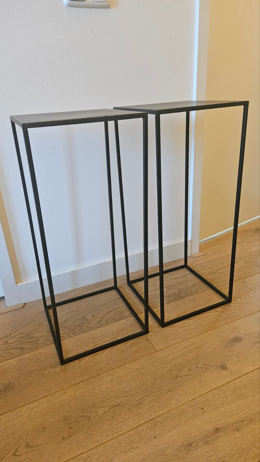 2x Intratuin bijzettafel Quinty zwart 30x30x70 cm, Huis en Inrichting, Tafels | Bijzettafels, Ophalen, Minder dan 55 cm, Metaal of Aluminium