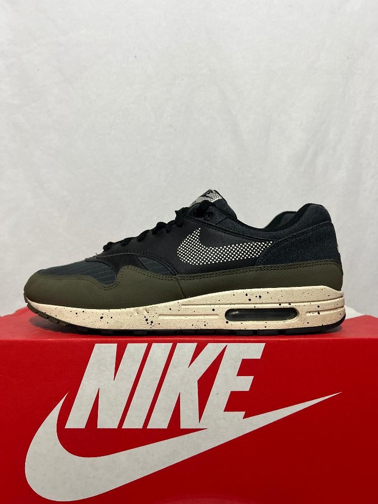 ALS NIEUW! Maat 44,5 - Nike Air Max 1 SE Medium Olive, Overige kleuren, Verzenden, Nike, Nike