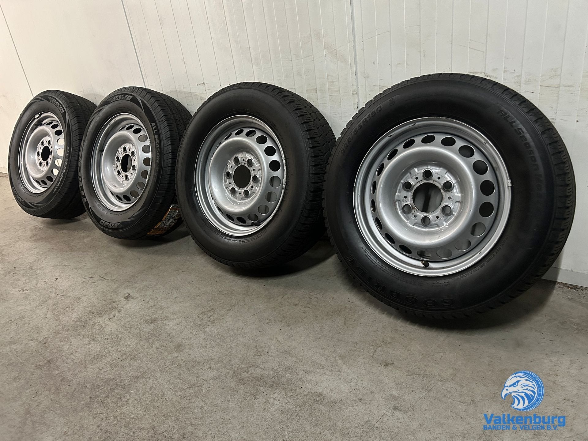 8mm! Originele Mercedes Sprinter B907 B910 16 inch stalen ve, -, Banden en Velgen, Ophalen of Verzenden, All Season