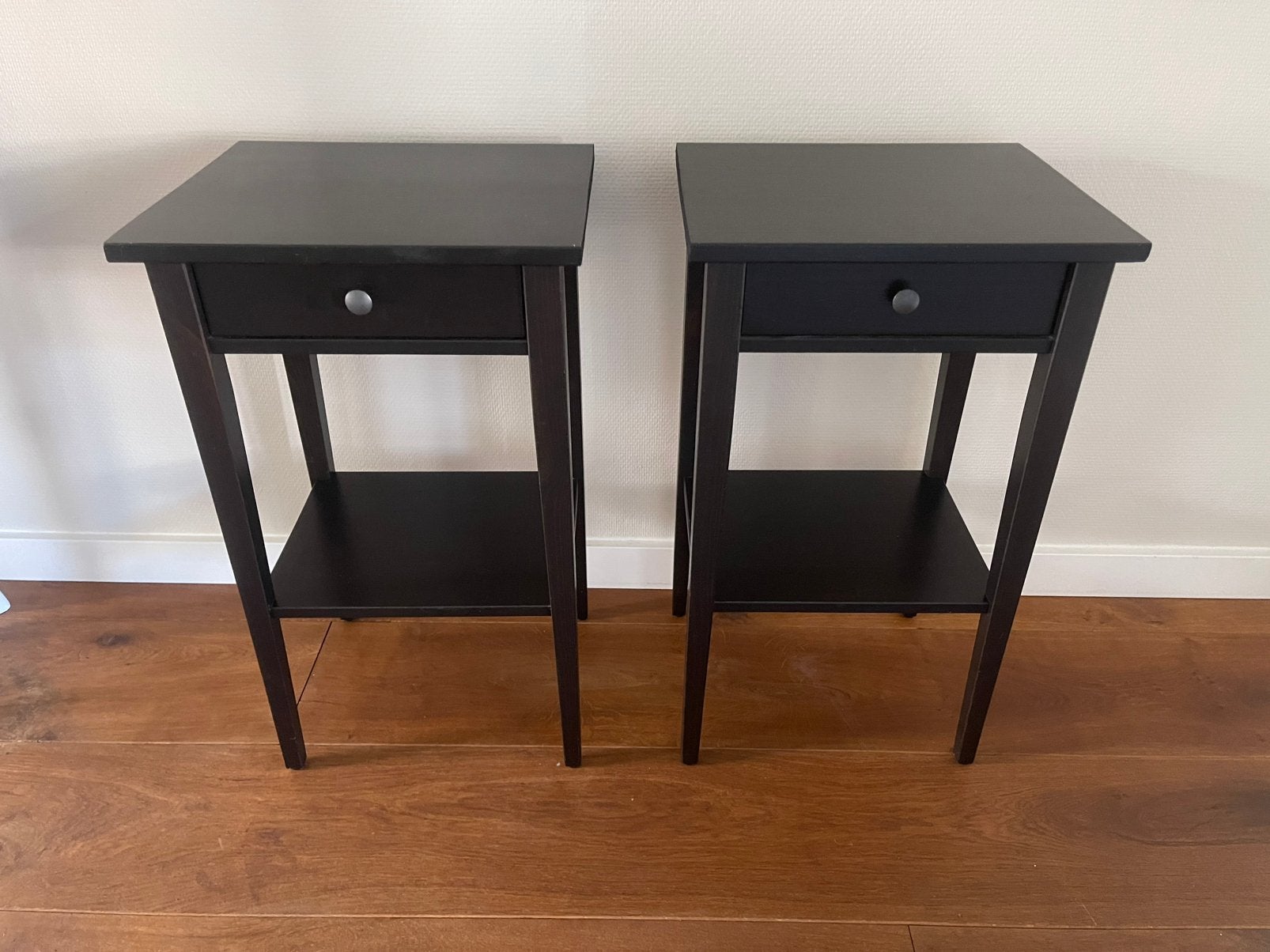 Nachtkastjes ikea zwart, Huis en Inrichting, Slaapkamer | Nachtkastjes, Ophalen, Minder dan 45 cm, 55 tot 70 cm, Zo goed als nieuw
