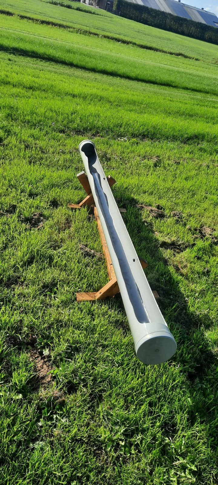 Voerbak voor dieren - PVC buis met houten onderstel, Ophalen of Verzenden