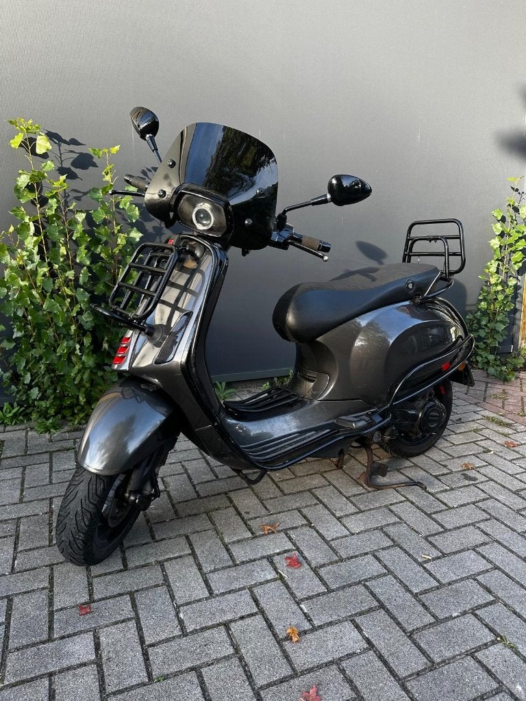 Prachtige Vespa Sprint zeldzame kleur, Ophalen, Overige modellen, Maximaal 45 km/u, Zo goed als nieuw