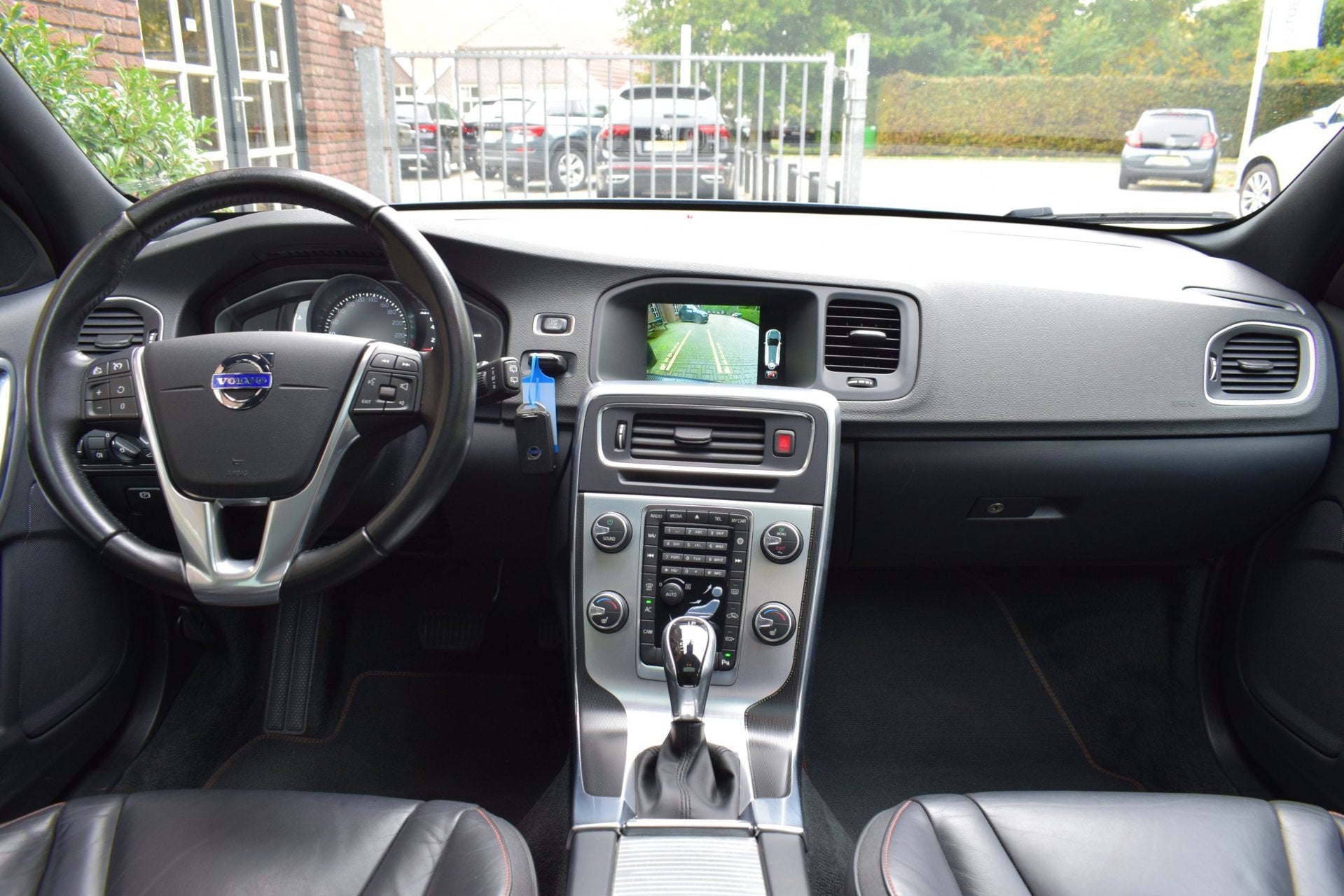 Volvo V60 1.5 T3 Automaat Ocean Race Trekhaak | Schuifdak |, 4 cilinders, Met garantie (alle), Blauw, Leder