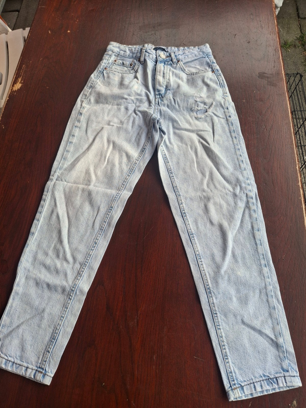 FB Sister Mom's Fit jeans - lichtblauw, maat XS, Kleding | Dames, Blauw, Ophalen of Verzenden, W27 (confectie 34) of kleiner, FB Sister