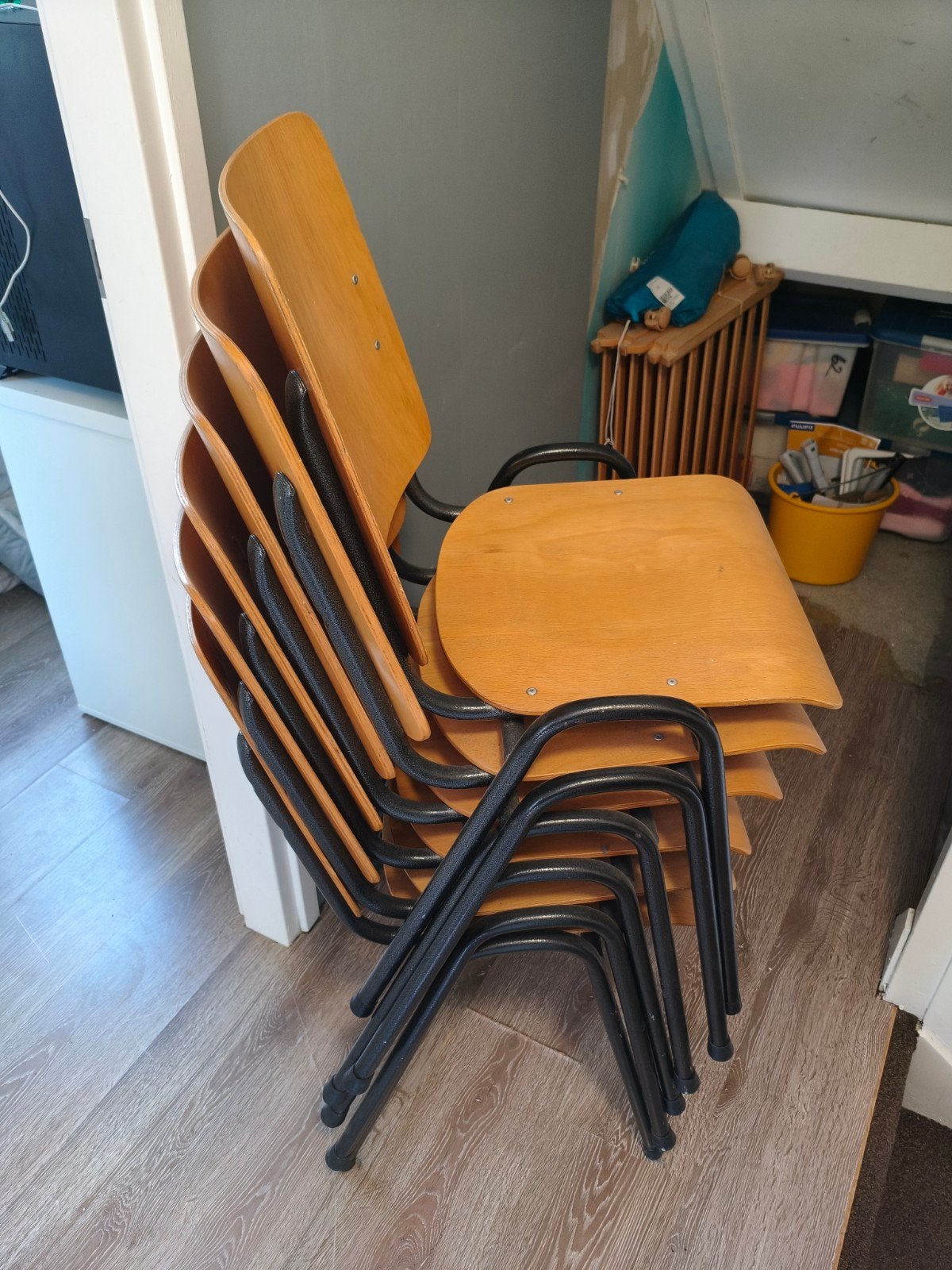 Set van 6 stapelbare stoelen - Hout en metaal, Ophalen, Gebruikt, Overige kleuren, Klassiek, Praktisch