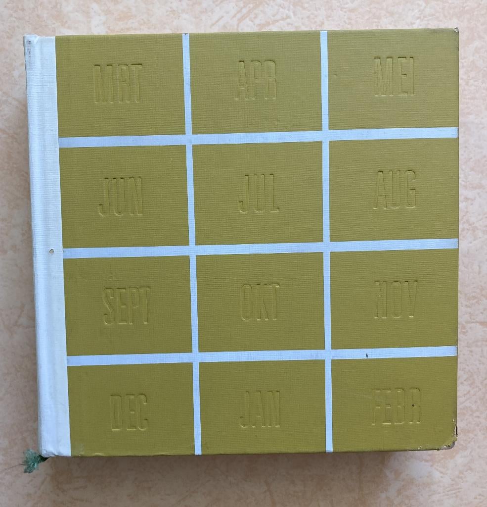 Boek 12 Maanden tuinieren - Reader's Digest, Ophalen of Verzenden, Gelezen, Tuinieren en Tuinplanten