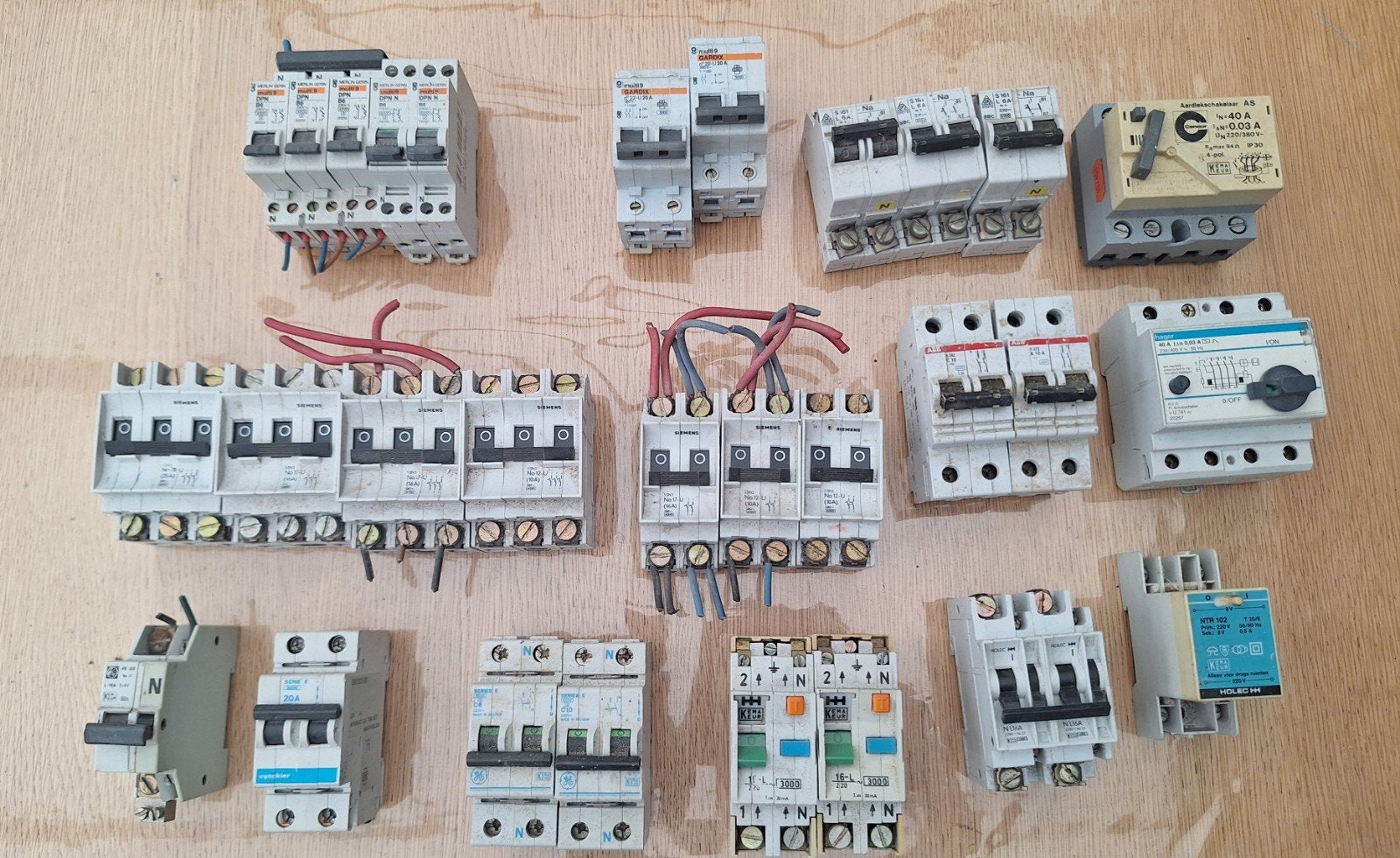 Diverse partij elektrische componenten en schakelaars, Ophalen of Verzenden