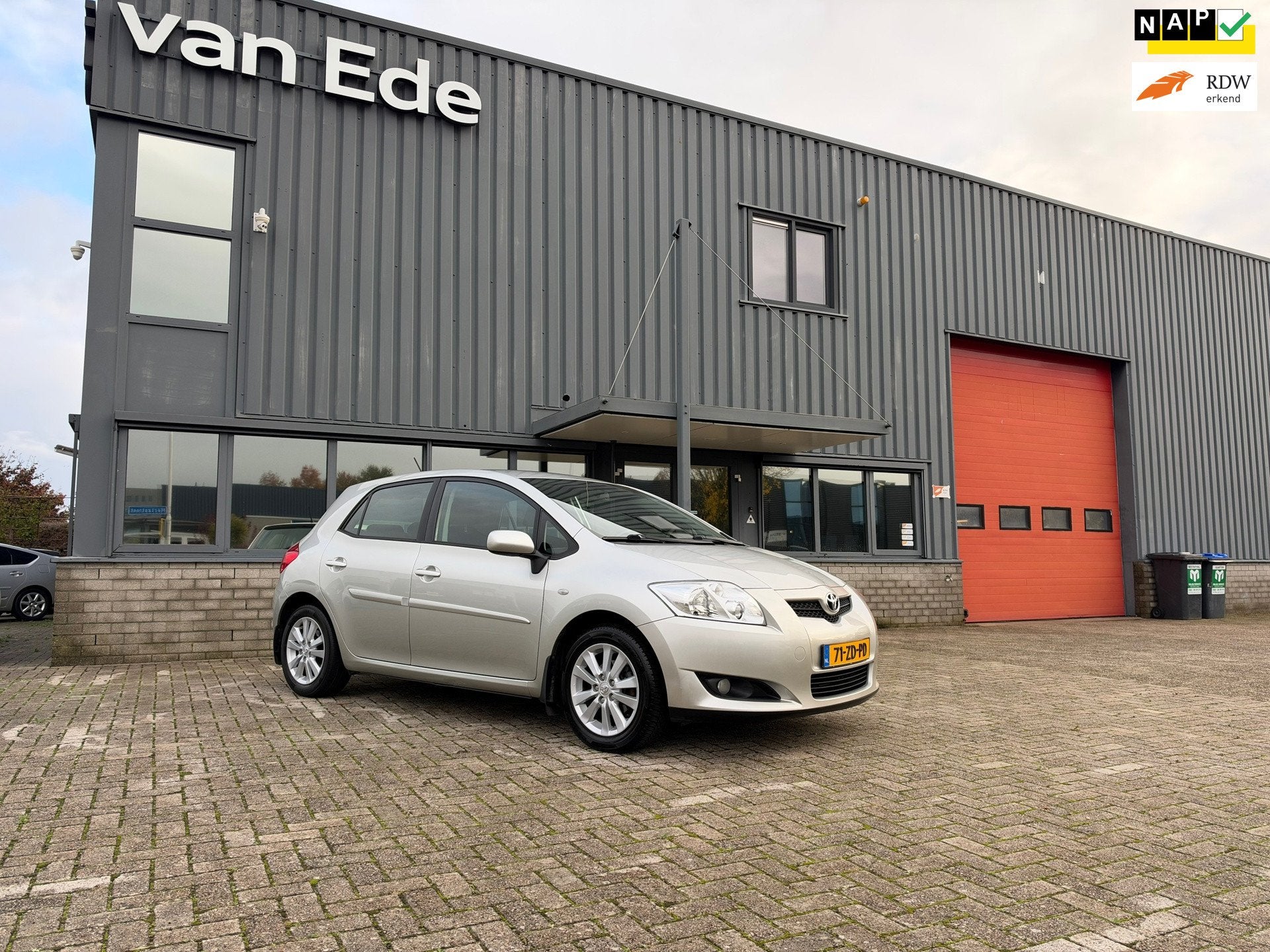 Toyota Auris 1.6-16V Luna Automaat Keyless Clima Nwe Apk!, Gebruikt, Zwart, 4 cilinders, 1240 kg