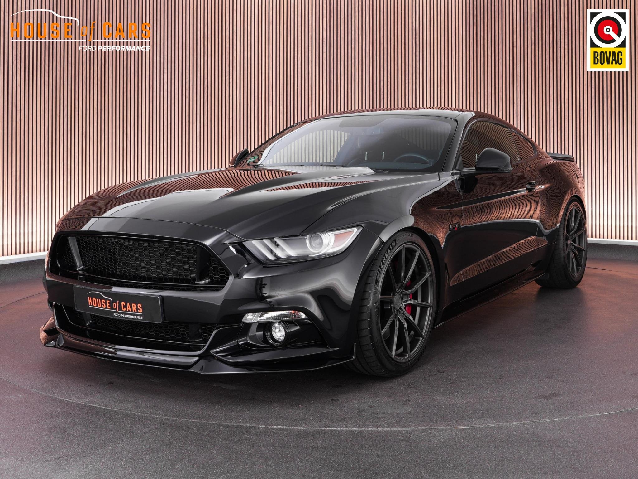 Ford Mustang Fastback GT PERFORMANCE PACK 5.0 421pk HANDGESC, Achterwielaandrijving, Gebruikt, 4 stoelen, Zwart