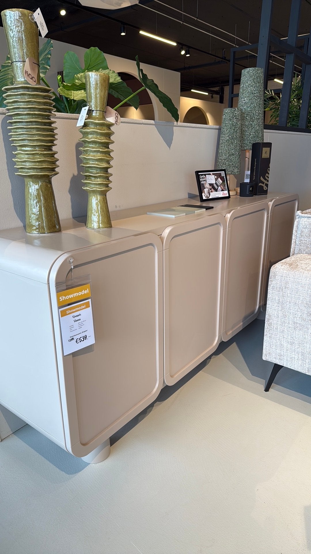 Dressoir Vienna Showmodel, Ophalen, Zo goed als nieuw, 25 tot 50 cm, Grenenhout