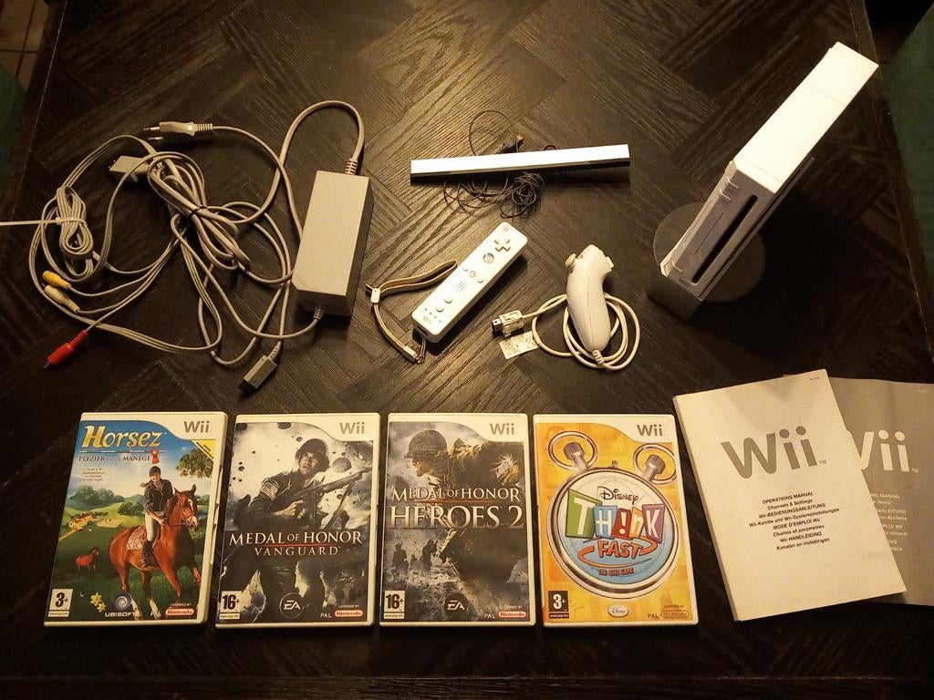 Nintendo Wii Console Bundel met 4 Games en Accessoires, Nintendo, Nintendo of Europe GmbH, Herriotstraße 4, 60528 Frankfurt am Main, Duitsland
