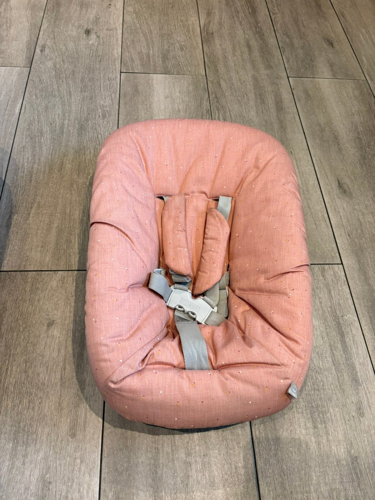 Stokke Tripp Trapp Newborn Set – nieuwste model (Coral Confe, Kinderen en Baby's, Kinderstoelen, Ophalen of Verzenden, Zo goed als nieuw