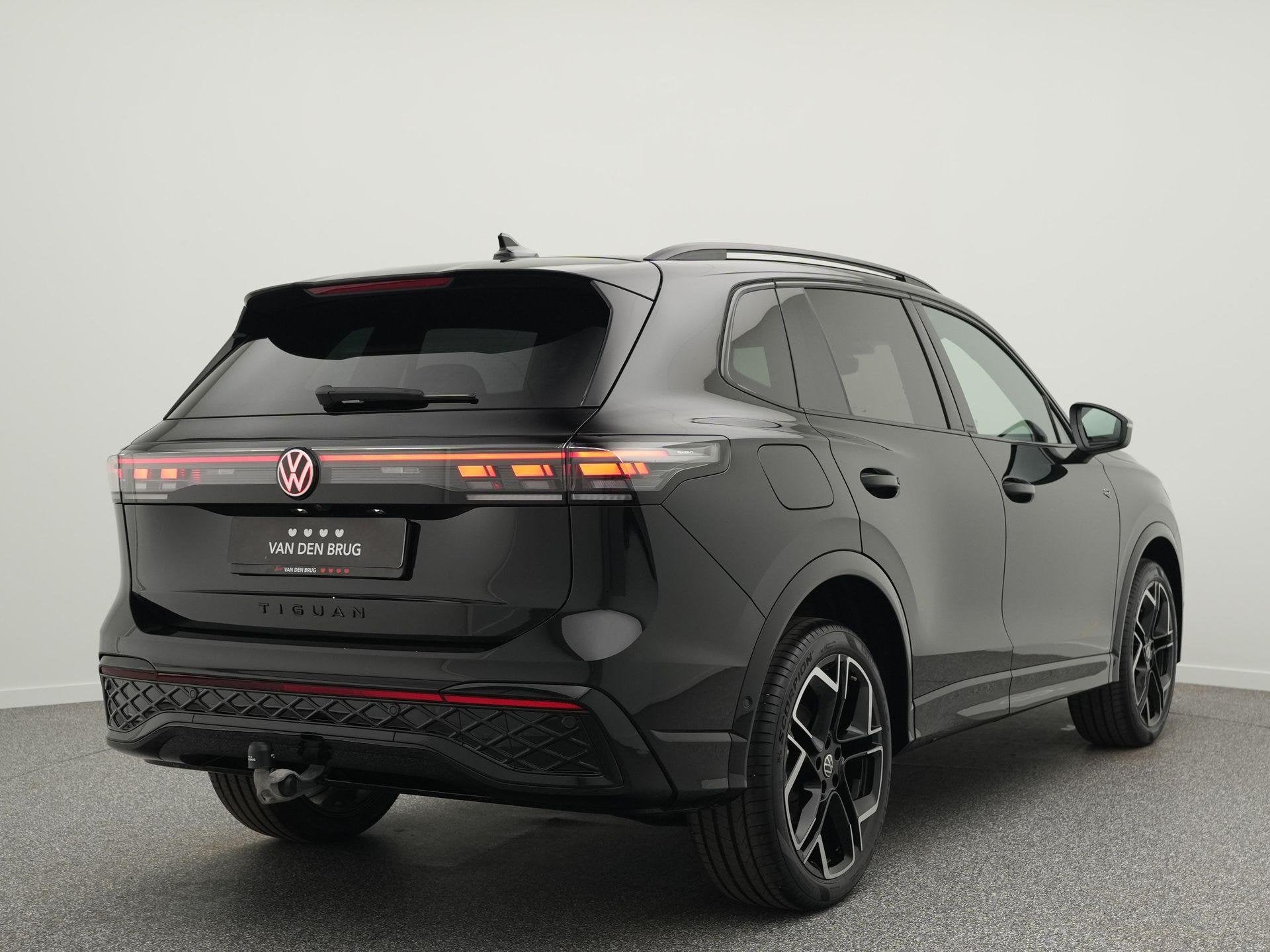 Volkswagen Tiguan 1.5 eHybrid R-Line Edition 204 pk DSG | LE, Auto's, Stof, Euro 6, 150 min, Zwart
