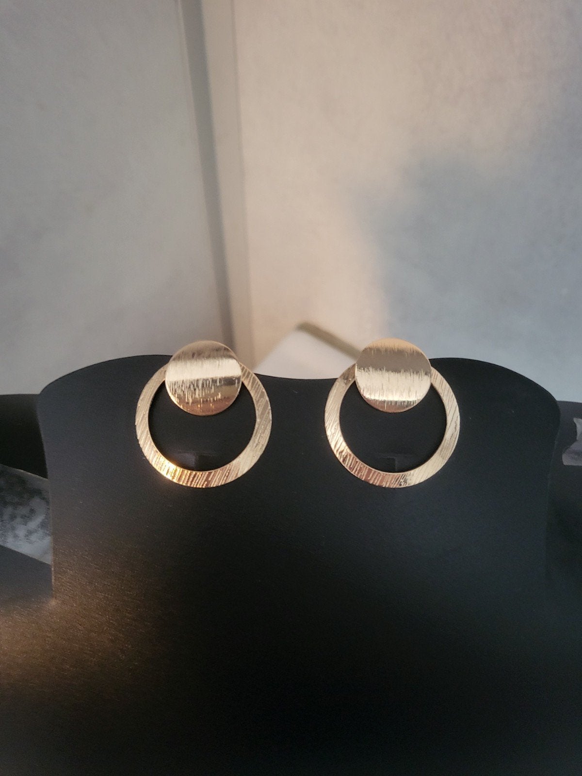 Gouden Oorbellen ( nep goud), Sieraden, Tassen en Uiterlijk, Overige materialen, Hangers, Nieuw, Ophalen of Verzenden