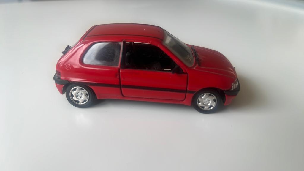 Peugeot 106 - rood - modelmerk: Vitesse uit Portugal; 1:43, Ophalen of Verzenden, Zo goed als nieuw, Auto, Overige merken