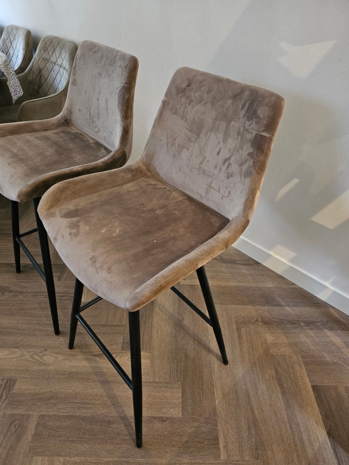 DS4U Lucas barkrukken velvet 66 cm - set van 2, Ophalen, Gebruikt, Met voetsteun, 60 tot 90 cm