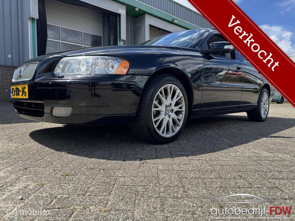 Volvo V70 2.4/XENON/AIRCO/LEER/PARK SENSOR/NAP/LM VELGEN/, Voorwielaandrijving, Zwart, 1470 kg, Euro 4