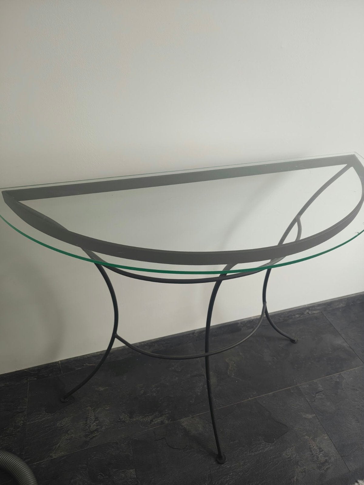 Glazen halfronde sidetable met metalen onderstel, Ophalen, Gebruikt, 100 tot 150 cm, Glas