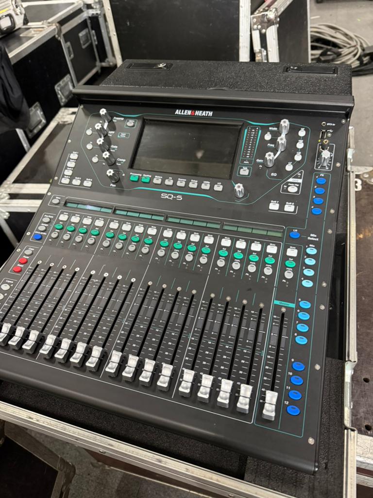 Allen&heath SQ5 inclusief flightcase en diverse add-ons, Ophalen, Gebruikt, Audio