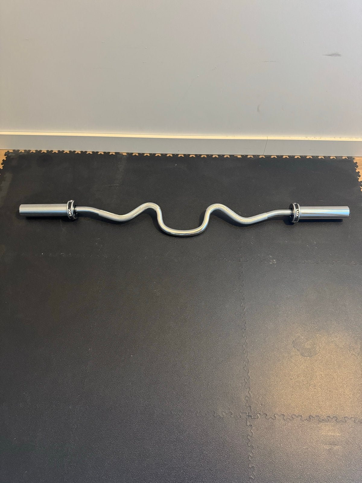 LMX Lifemaxx Olympische curled V-bar / EZ-bar - Nieuwstaat, Ophalen, Nieuw, Armen, Halterstangen