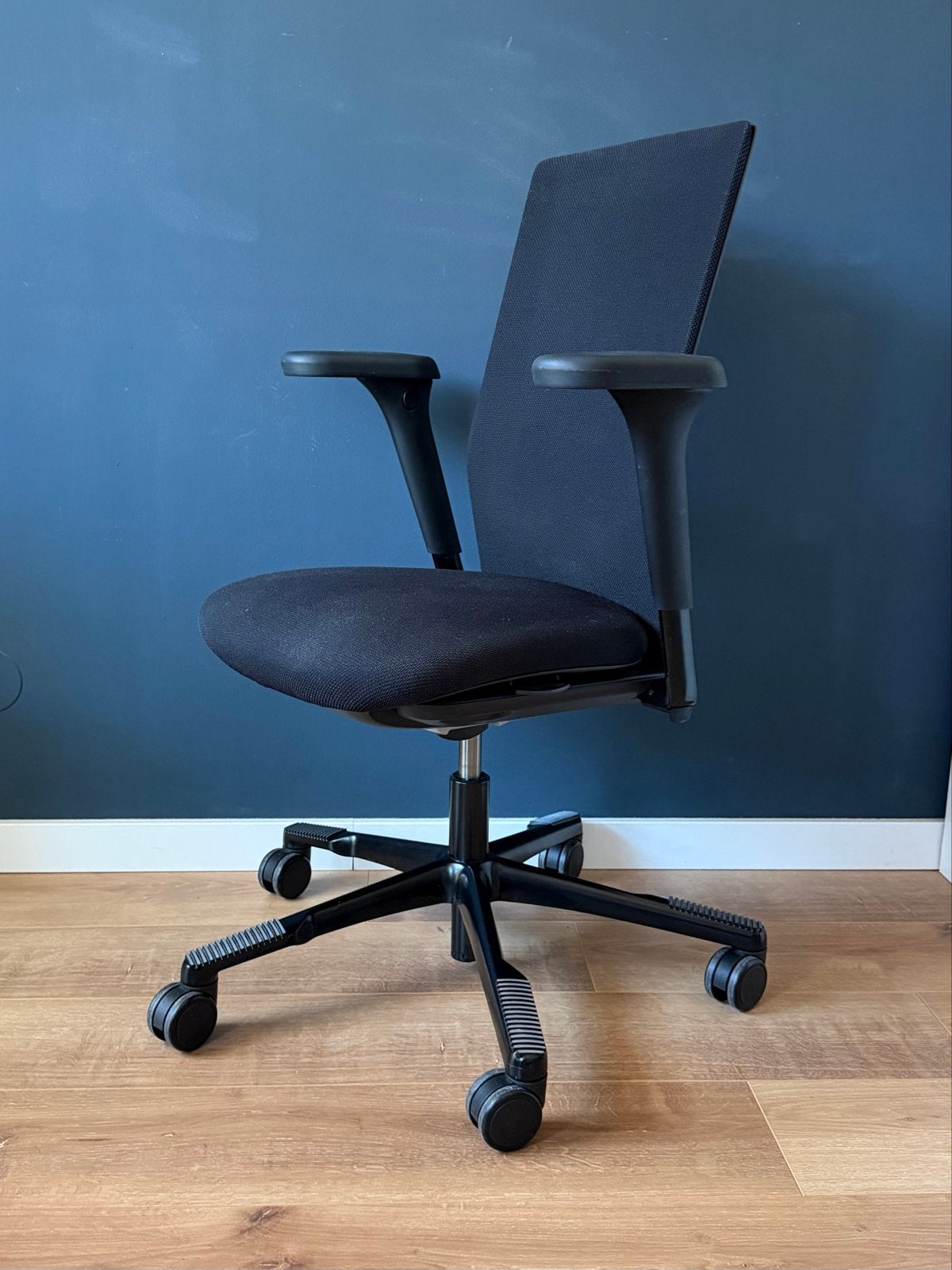 HÅG Futu mesh ergonomisch bureaustoel, Ophalen, Zwart, Zo goed als nieuw, Bureaustoel