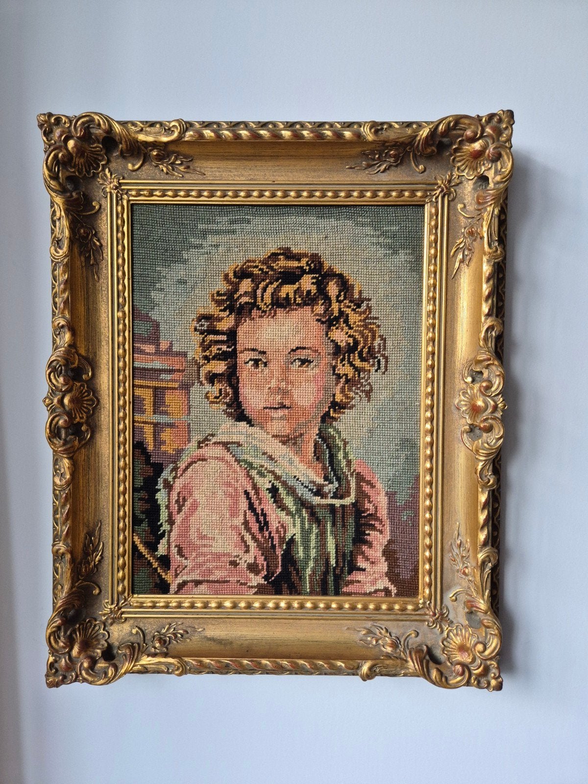 Antiek Gobelin Portret van Kind in Gouden Lijst, Ophalen, Bijzondere lijst, Portret of Personen, Klassiek