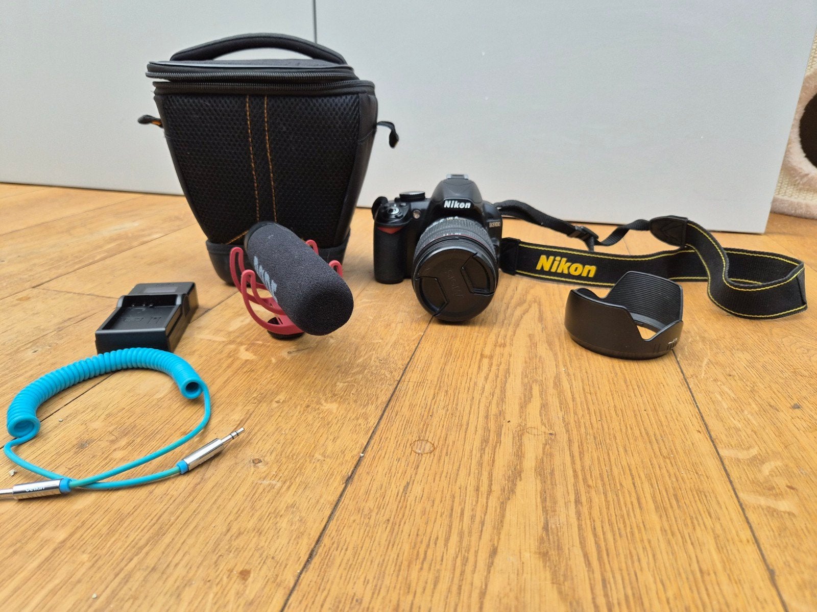 Nikon D3100 + Sigma 18–200mm + microfoon + tas, Overige merken, 20x of meer, Ophalen of Verzenden, Zo goed als nieuw