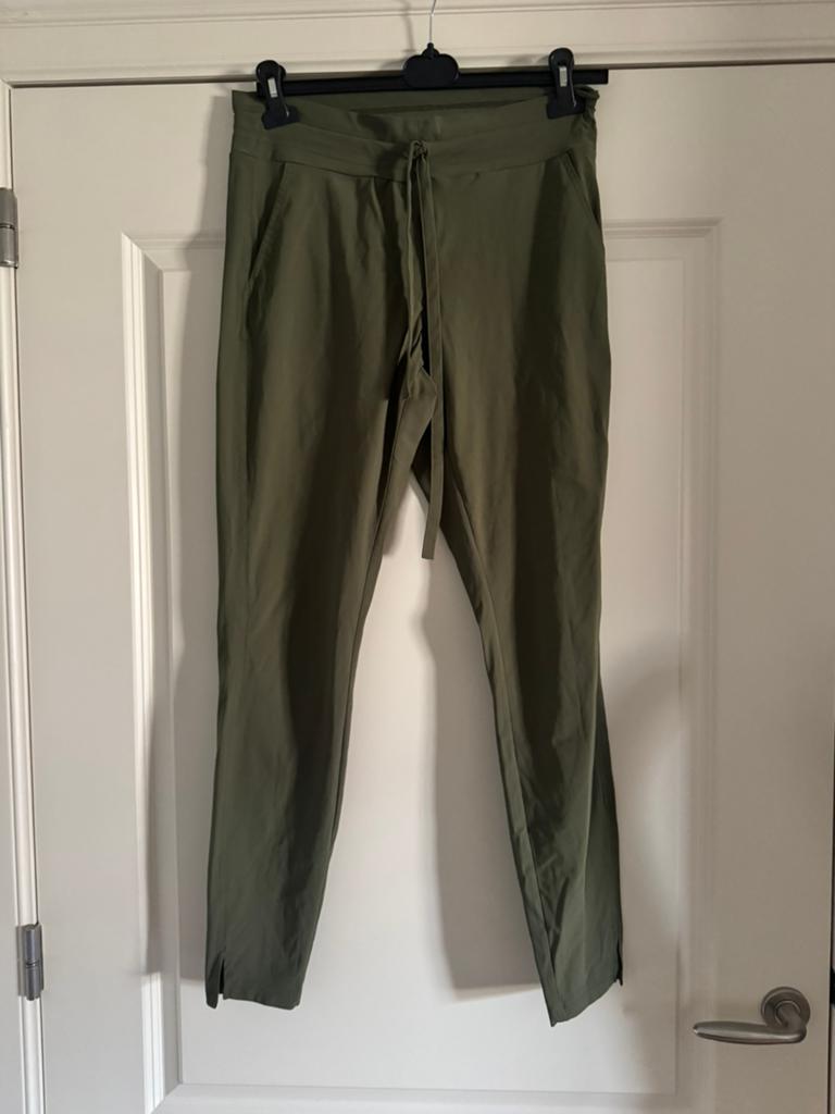 Studio Anneloes broek smalle pijp kaki groen M, Maat 38/40 (M), Nieuw, Ophalen of Verzenden, Lang