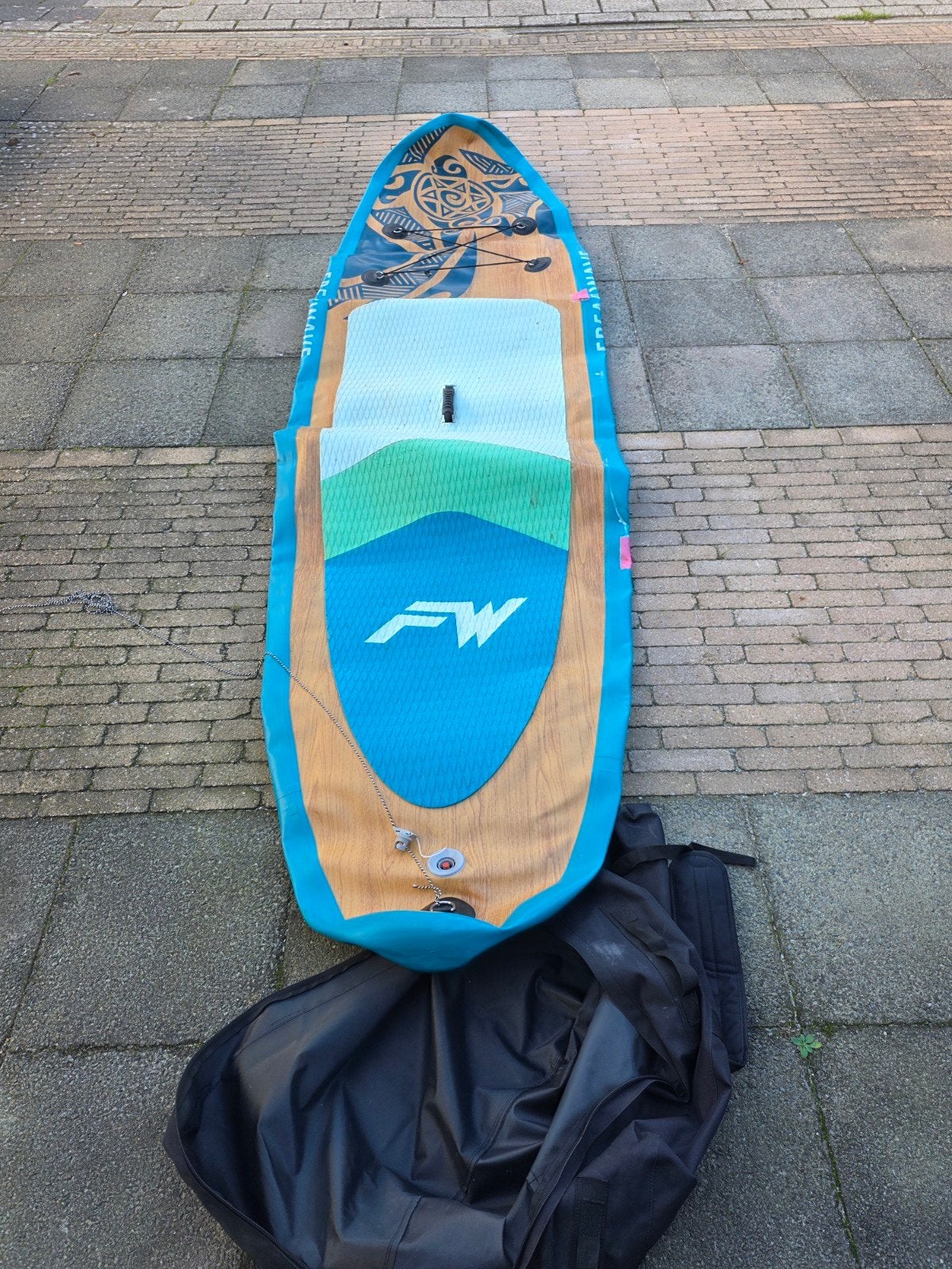 Foto 4 van Freakwave SUP-board met klein gaatje, moet geplakt