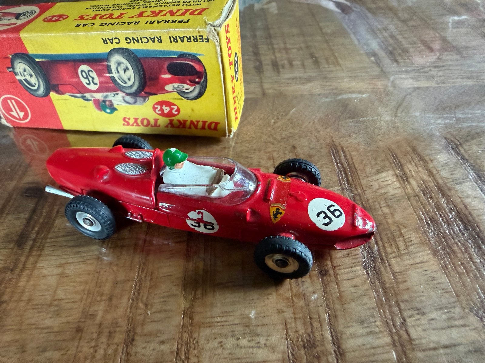 Dinky Toys Ferrari Racing Car 242 met originele doos, D, Gebruikt, Dinky Toys, Ophalen of Verzenden