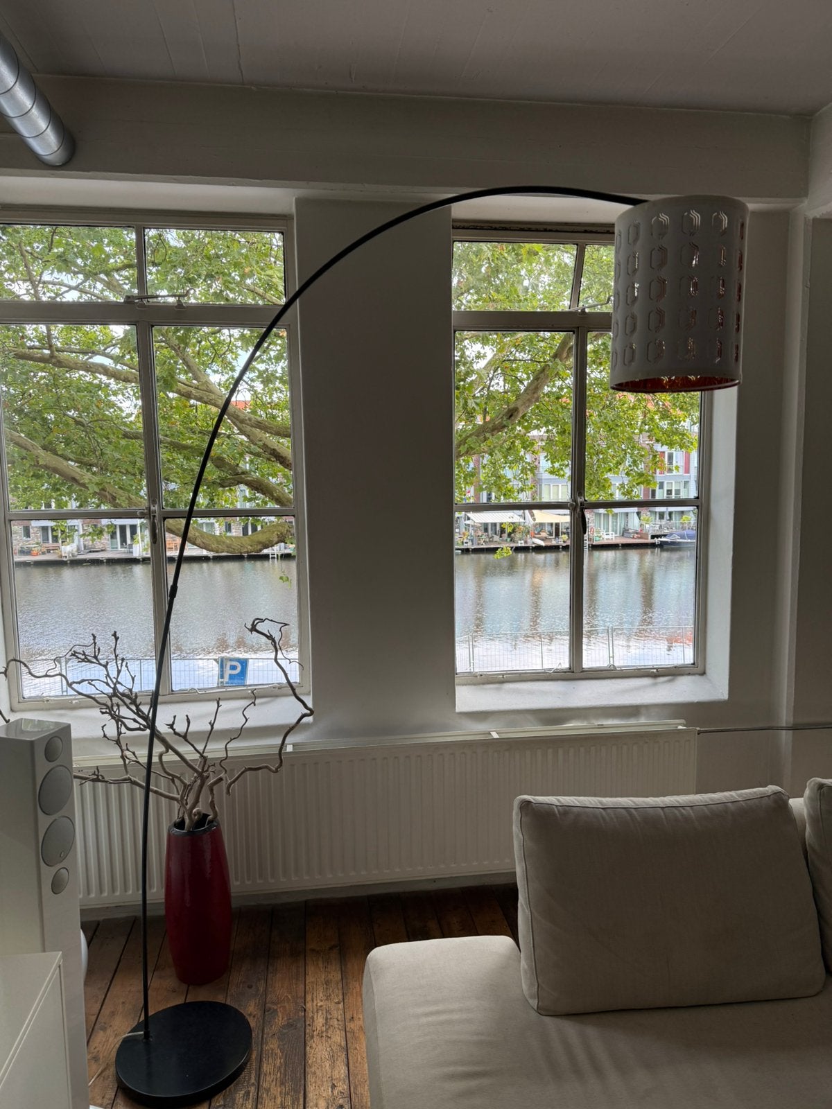Grote booglamp zwart met design lampenkap, Huis en Inrichting, Ophalen, Zo goed als nieuw
