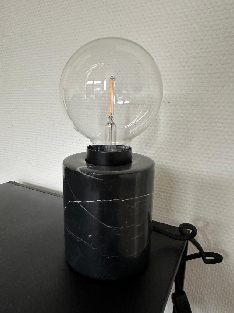 IKEA MARKFROST marmer tafellamp incl. lichtbron E27, Ophalen, Zo goed als nieuw, Minder dan 50 cm
