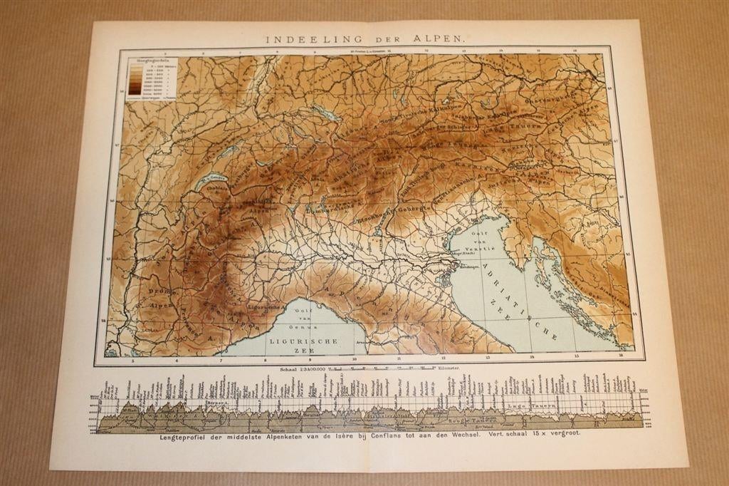 Antieke kaart - De Alpen [met hoogtekaart] - Ca 1900, Boeken, Atlassen en Landkaarten, Ophalen of Verzenden, 1800 tot 2000, Nederland