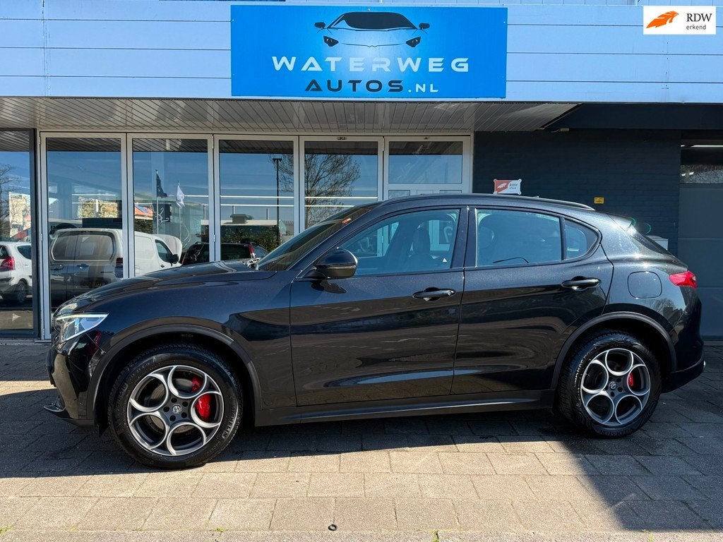 Alfa Romeo Stelvio 2.0 T AWD Super AUTOMAAT|CRUISE|STOEL VER, Automaat, 2000 kg, Zwart, Bedrijf