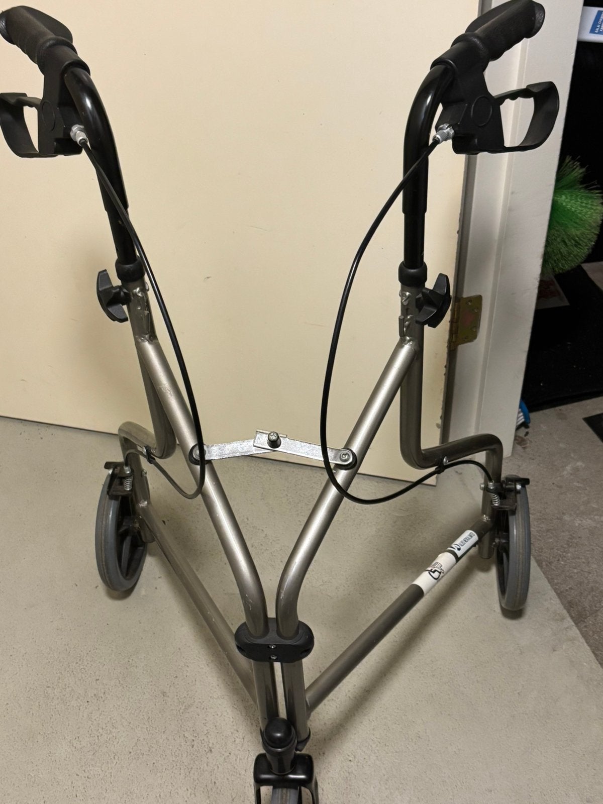 Te koop 3-wiel rollator ideaal voor binnenshuis., Diversen, Ophalen, Opvouwbaar, Gebruikt