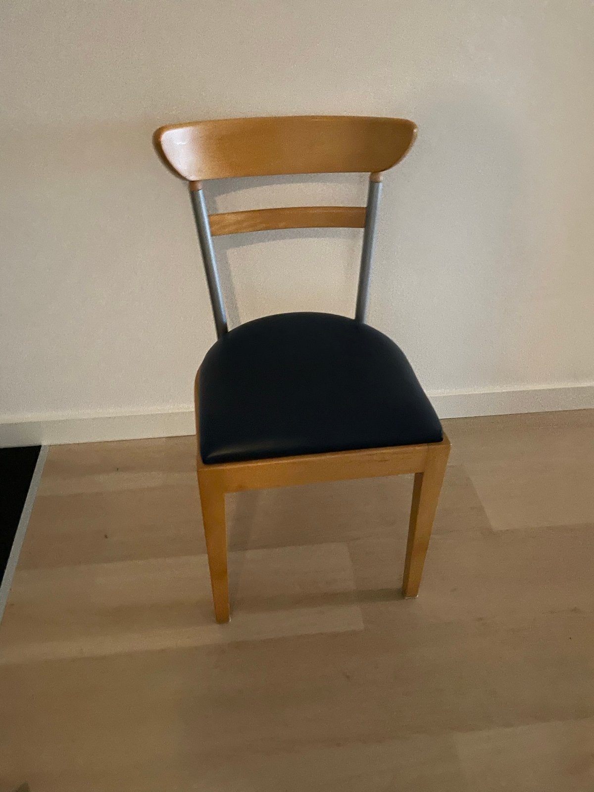 3 Keukenstoelen 5 euro per stuk, 3 voor een tientje, Huis en Inrichting, Ophalen, Gebruikt, Drie, Blauw