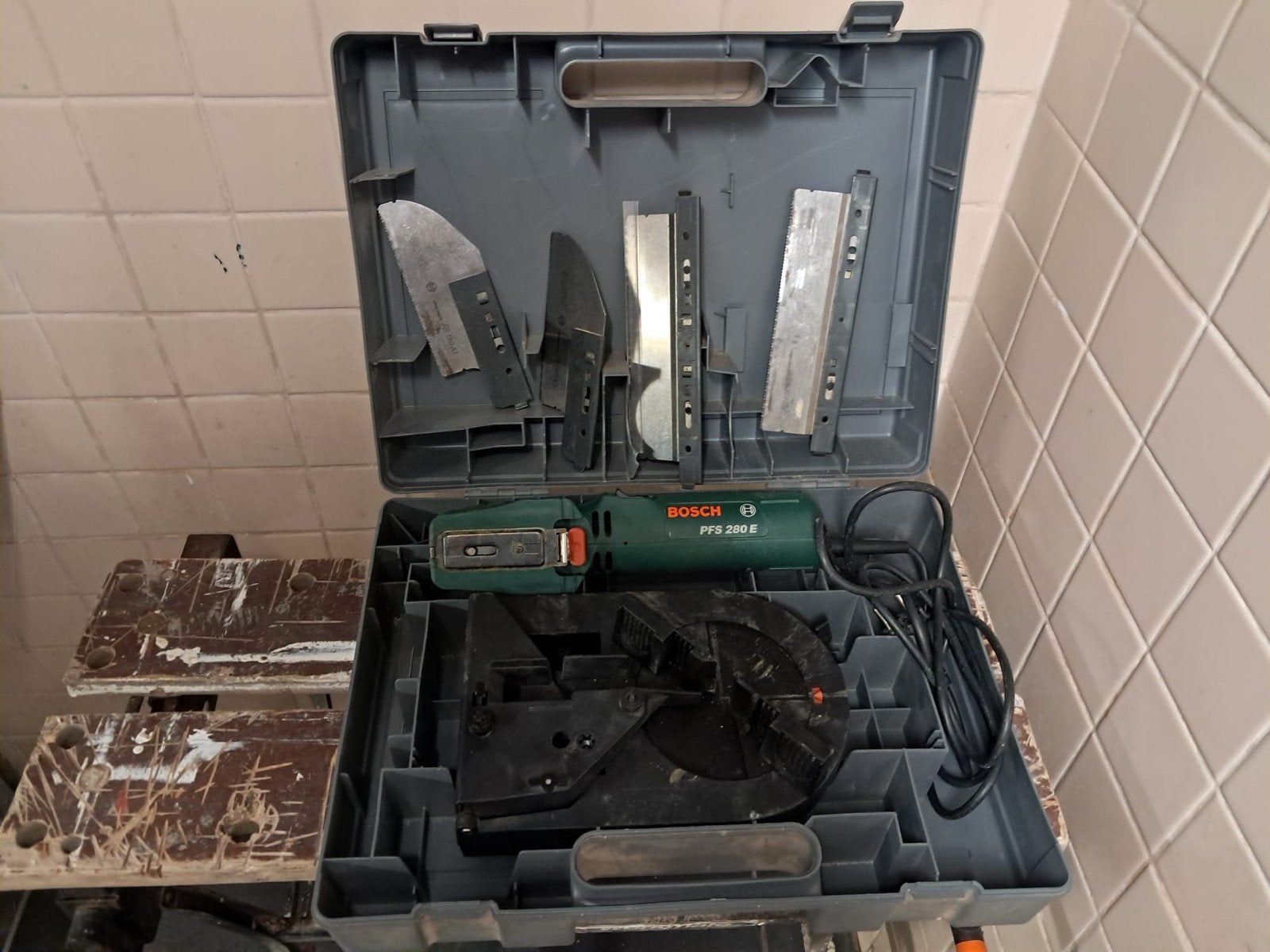 Bosch PFS 280 E verstekzaag met koffer, Gebruikt, Ophalen of Verzenden, Afkortzaag, 30 tot 70 mm