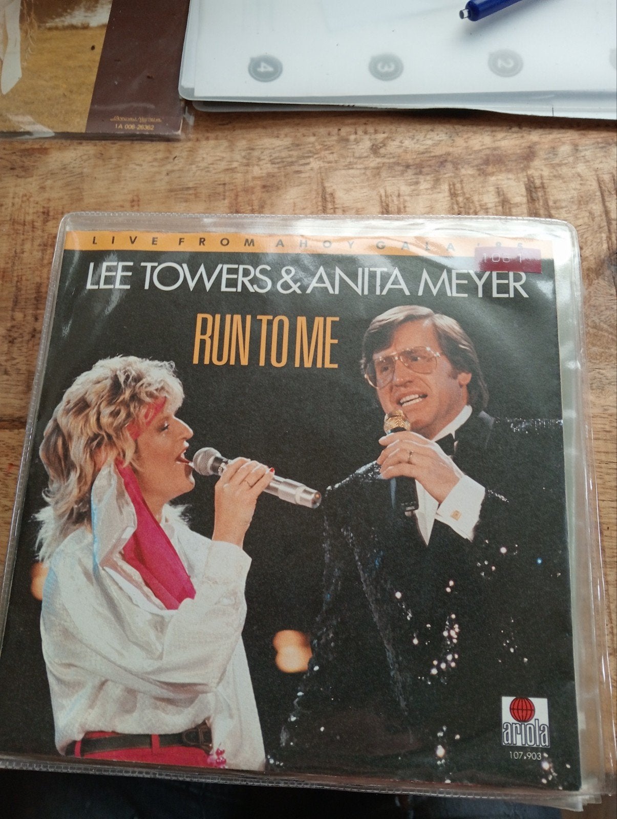 Lee Towers & Anita meyer - run to me, Ophalen of Verzenden, Zo goed als nieuw, Pop