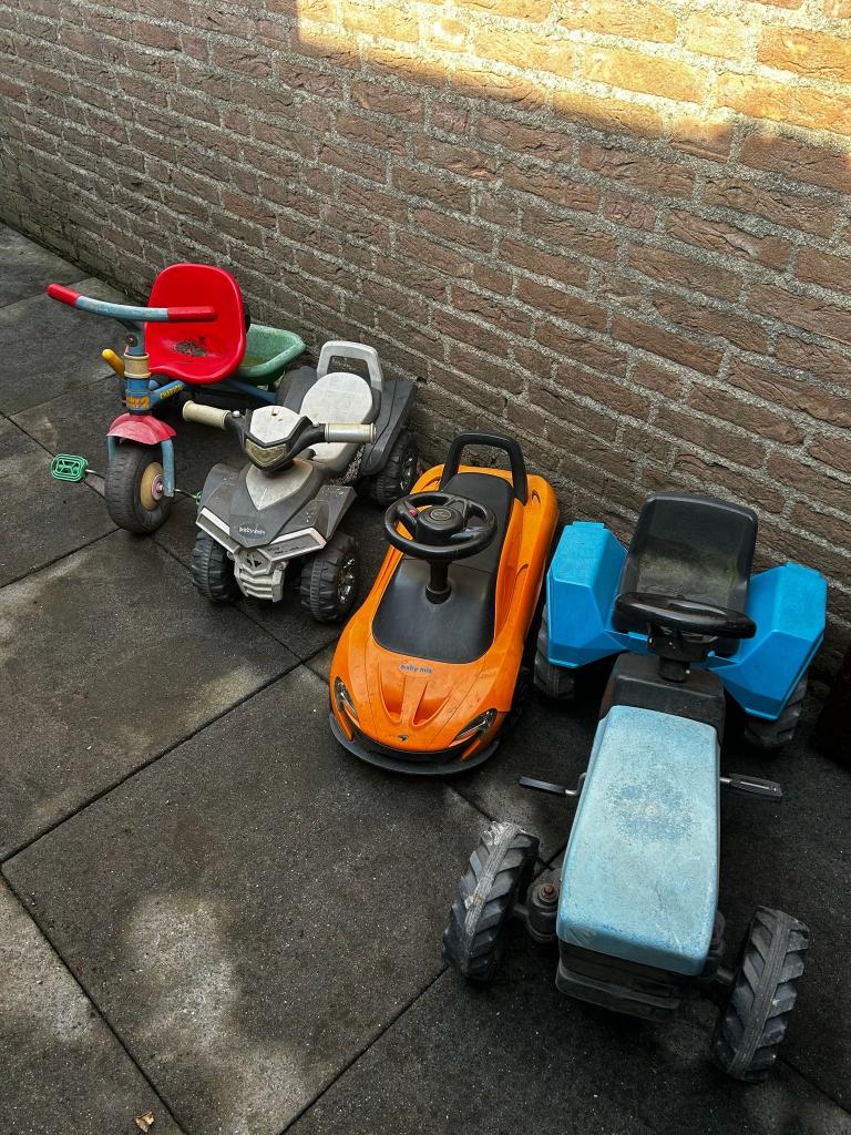 Buitenspeelgoed tractor, driewieler, lamborghini en quad, Ophalen, Gebruikt