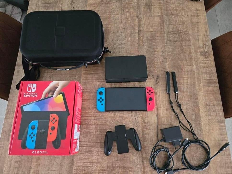 Nintendo Switch OLED met accessoires en doos, Spelcomputers en Games, Spelcomputers | Nintendo Switch, Zo goed als nieuw, Switch OLED