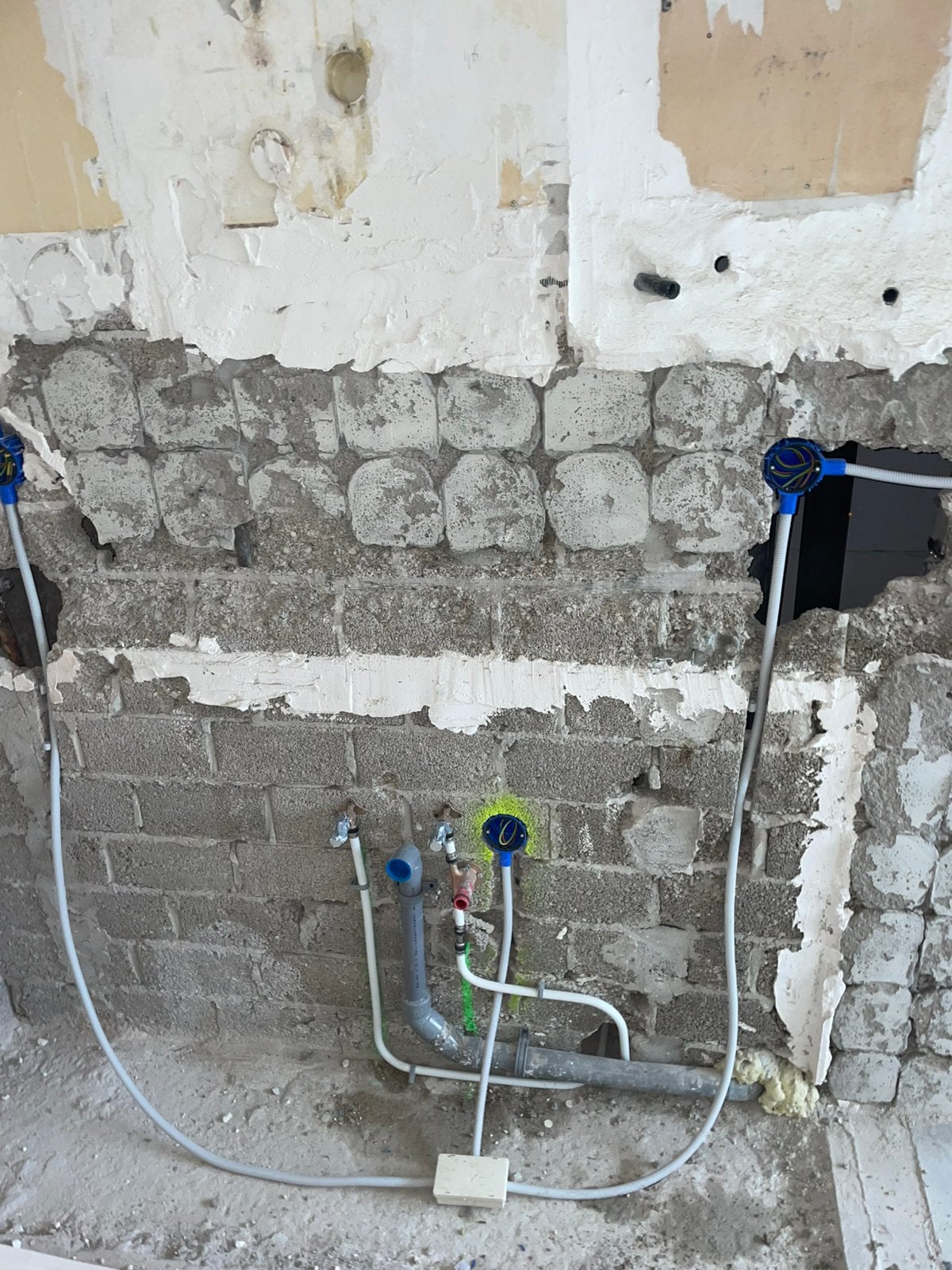 Loodgieter gespecialiseerd in: Kranen,riolering,afmonteren…., Installatie
