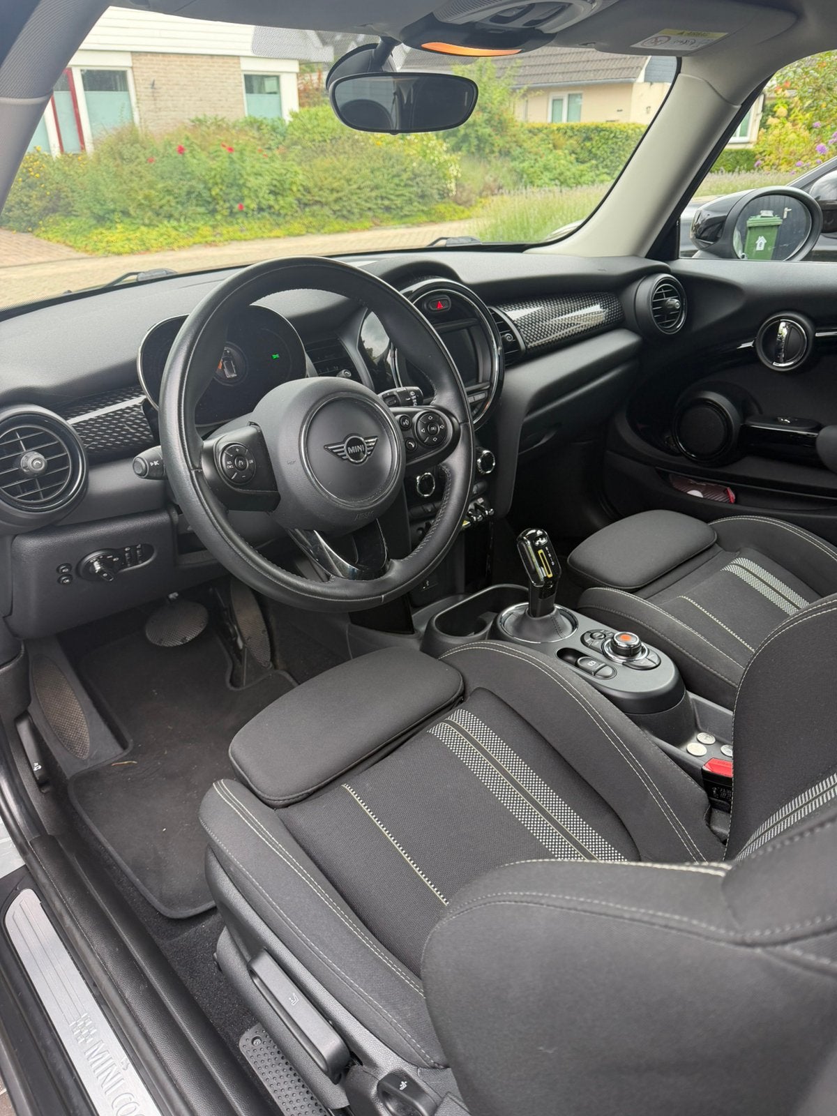 Foto 6 van Mini 3-deurs Electric 33 kWh (184pk) Aut 2021 Moonwalk Grey