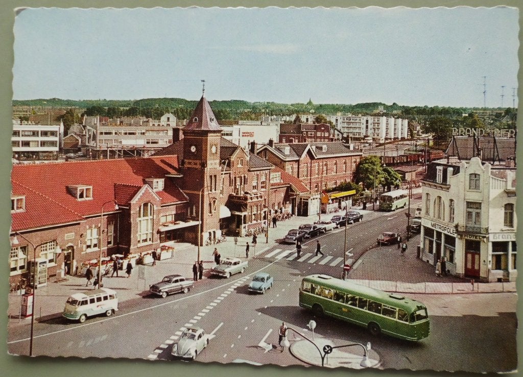 Heerlen - Stationsplein - oude autos - VW Opel DAF Bus, Ophalen of Verzenden, 1960 tot 1980, Ongelopen, Limburg
