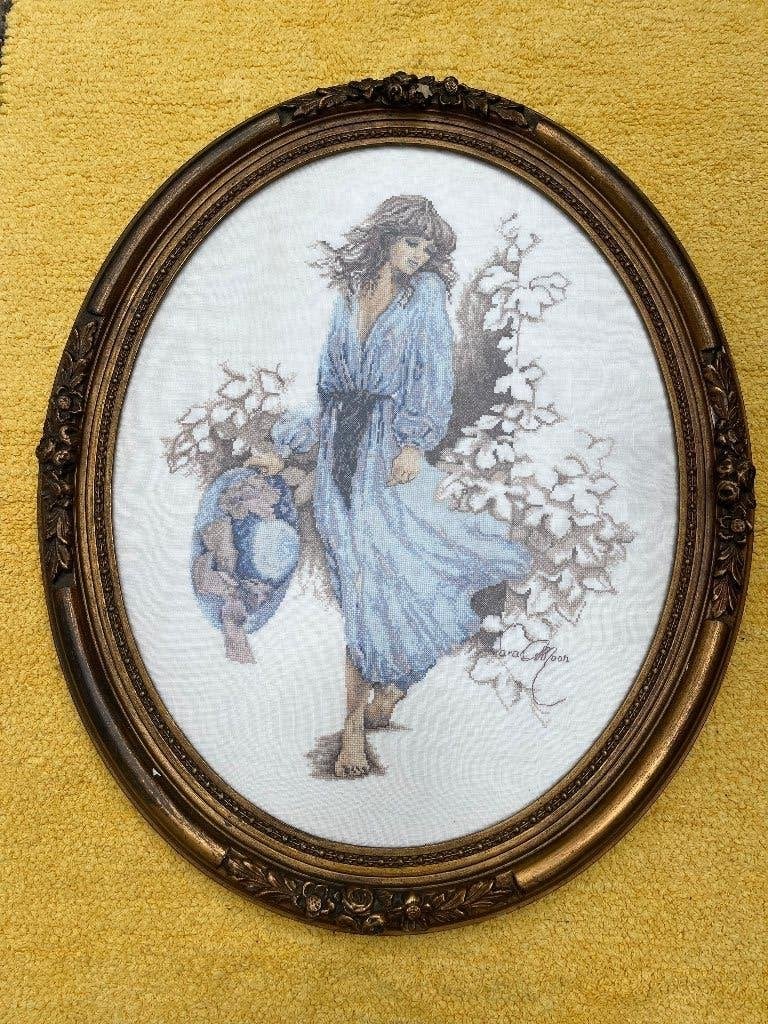 Geborduurd schilderij in ovale lijst - Vrouw met bloemen, Ophalen of Verzenden