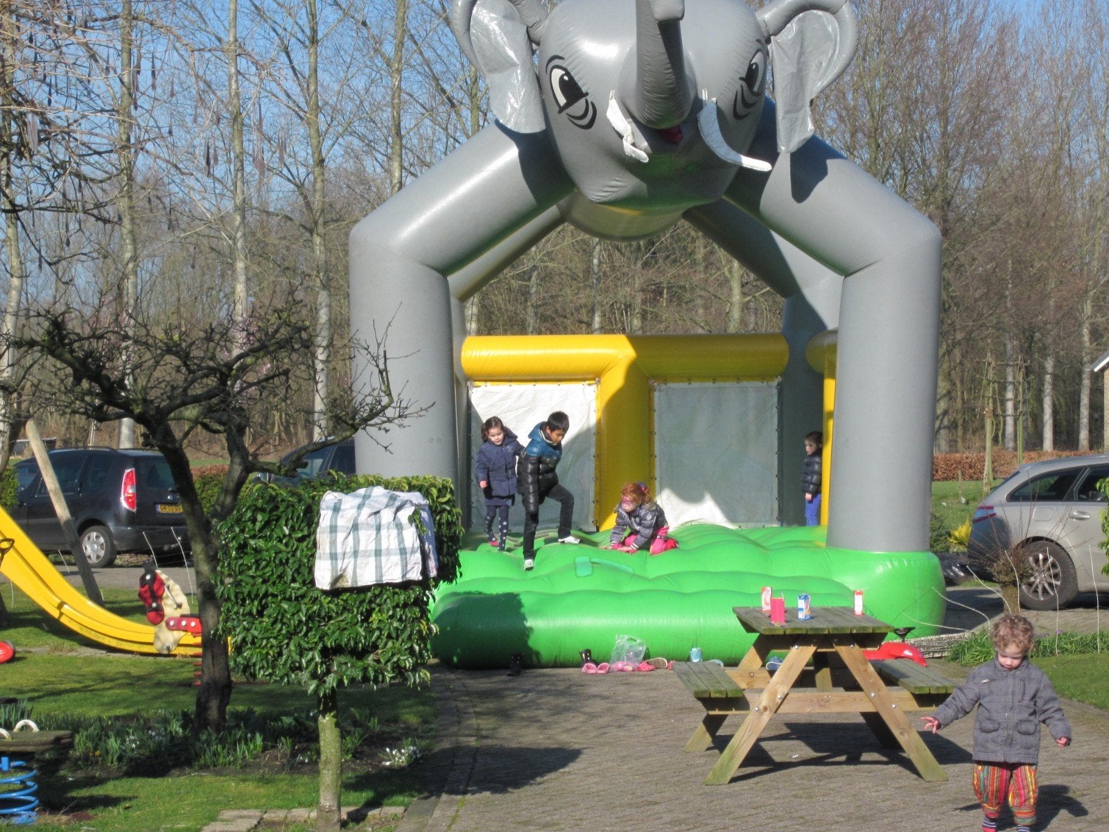 Grote olifant springkussen 6x6x6m met blower en reparatieset, Ophalen