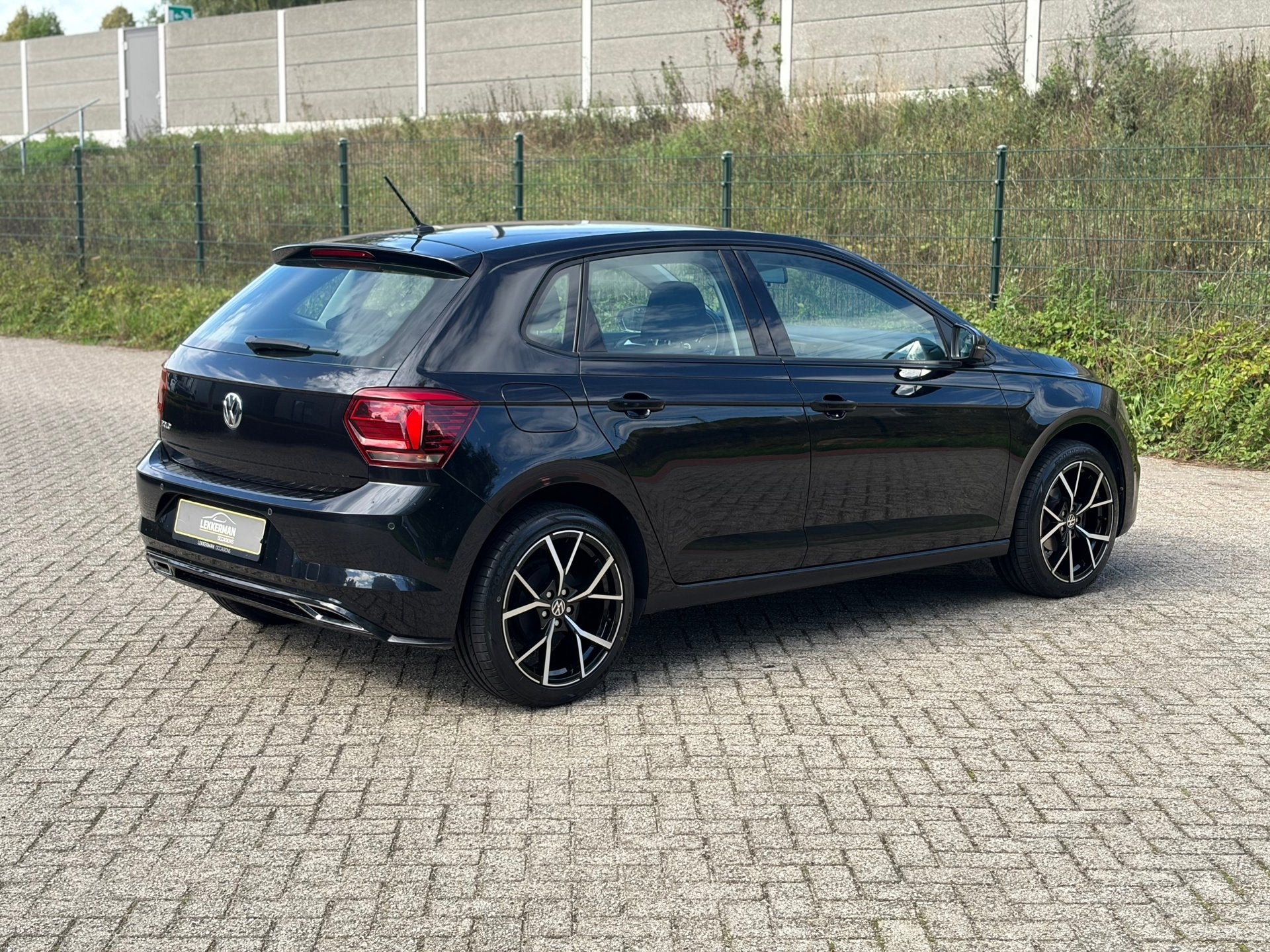 Volkswagen Polo 1.0 TSI Highline R- LINE VELGEN I BLUETOOTH, Auto's, Voorwielaandrijving, Gebruikt, Origineel Nederlands, Bedrijf